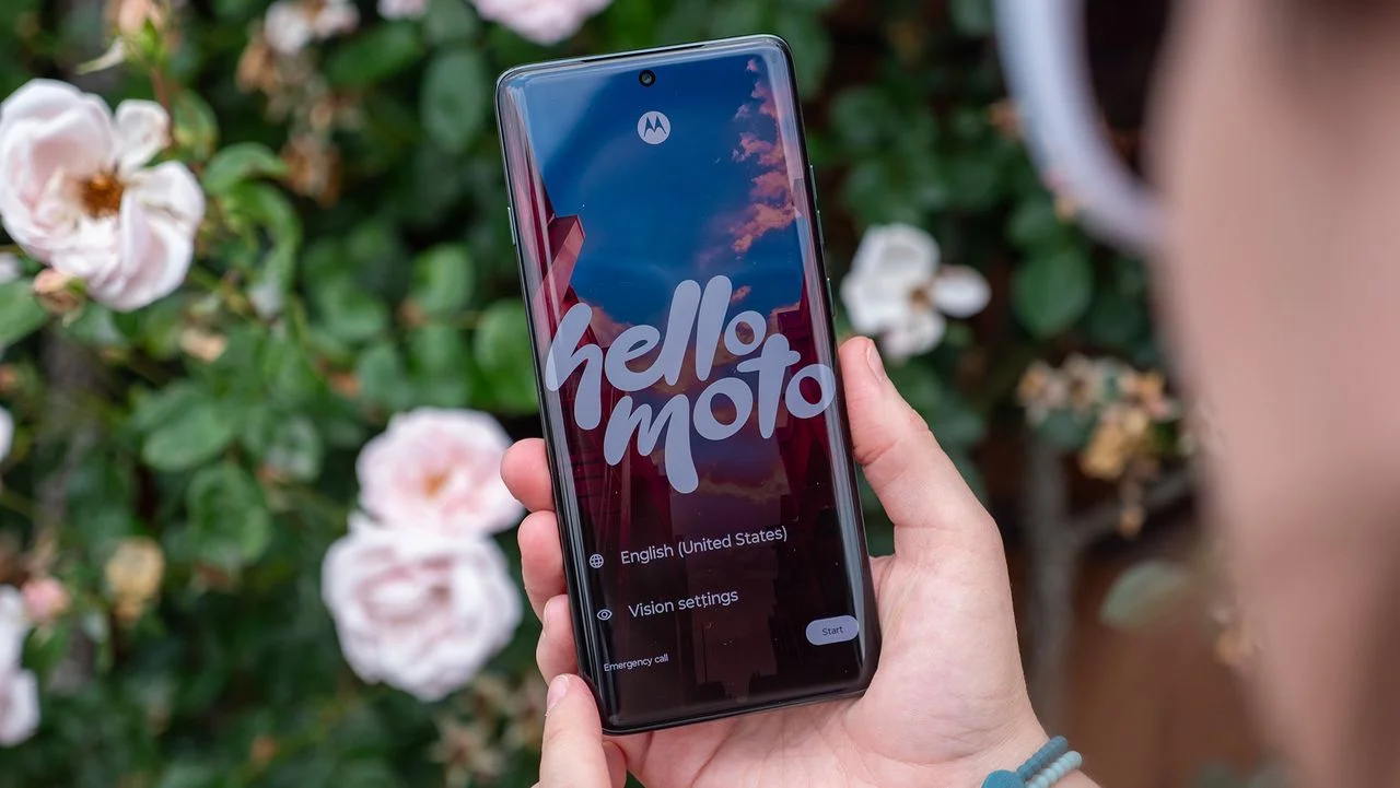 Moto Edge 70 Pro Design Revealed: Bold Colors and Striking Aesthetics Ahead of Official Launch