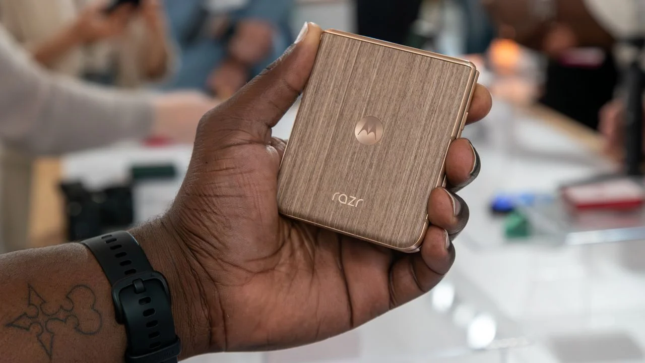 Moto Razr Ultra 2026 Leak Reveals Two New Finish Options