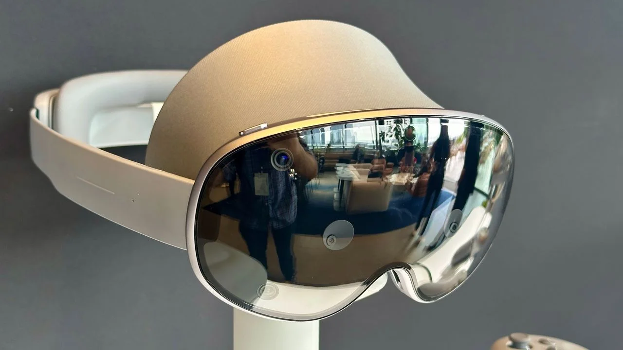 Galaxy XR Gets Critical Android Enterprise Upgrade Unlocking Healthcare and Retail Deployments